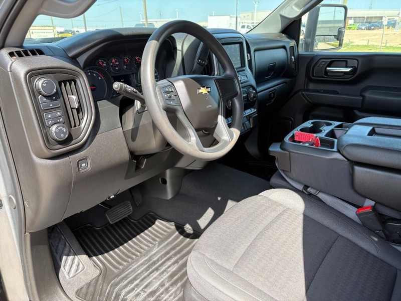 Chevrolet Silverado 2500HD Vehicle Full-screen Gallery Image 14