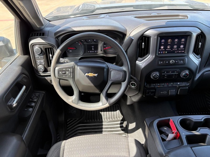 Chevrolet Silverado 2500HD Vehicle Full-screen Gallery Image 18