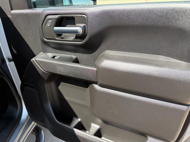 Chevrolet Silverado 2500HD Vehicle Full-screen Gallery Image 20