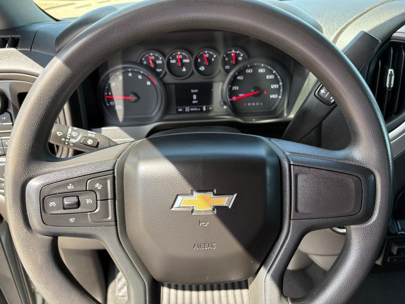 Chevrolet Silverado 2500HD Vehicle Full-screen Gallery Image 22