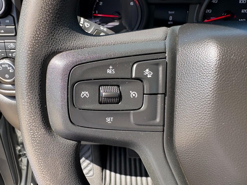 Chevrolet Silverado 2500HD Vehicle Full-screen Gallery Image 23