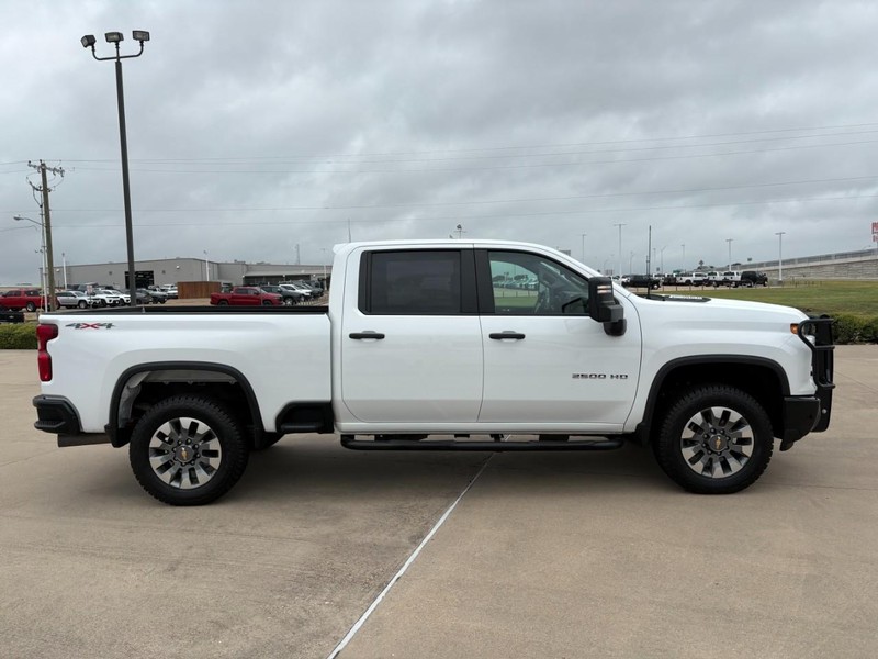 Chevrolet Silverado 2500HD Vehicle Full-screen Gallery Image 7