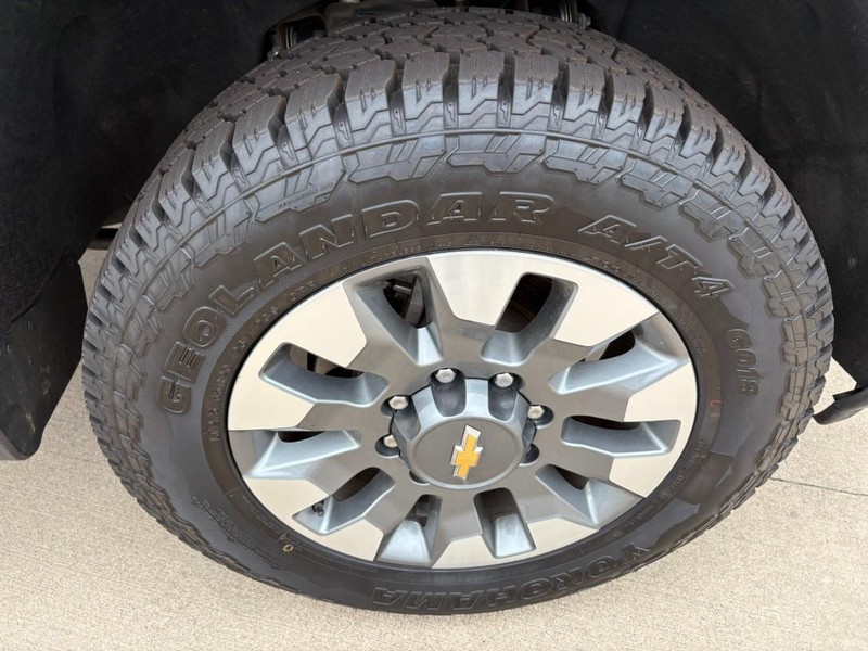 Chevrolet Silverado 2500HD Vehicle Full-screen Gallery Image 10