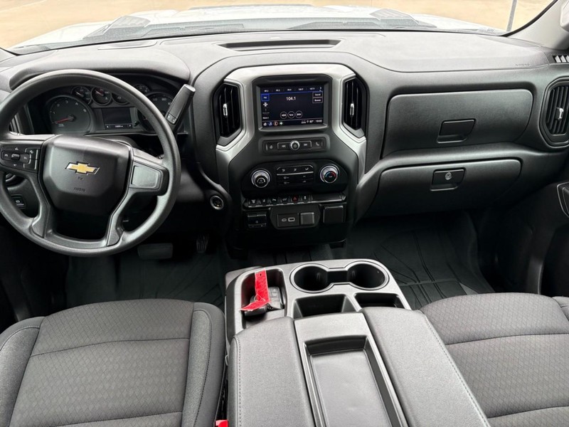 Chevrolet Silverado 2500HD Vehicle Full-screen Gallery Image 16