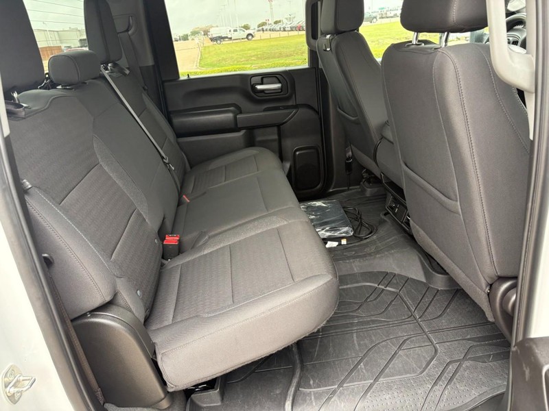 Chevrolet Silverado 2500HD Vehicle Full-screen Gallery Image 19