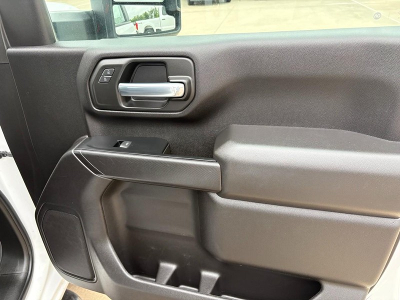 Chevrolet Silverado 2500HD Vehicle Full-screen Gallery Image 20