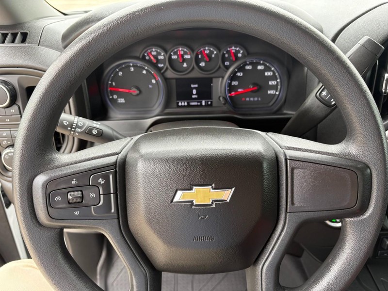 Chevrolet Silverado 2500HD Vehicle Full-screen Gallery Image 22