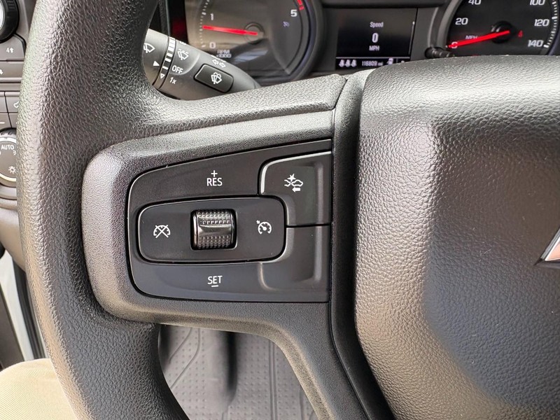 Chevrolet Silverado 2500HD Vehicle Full-screen Gallery Image 23