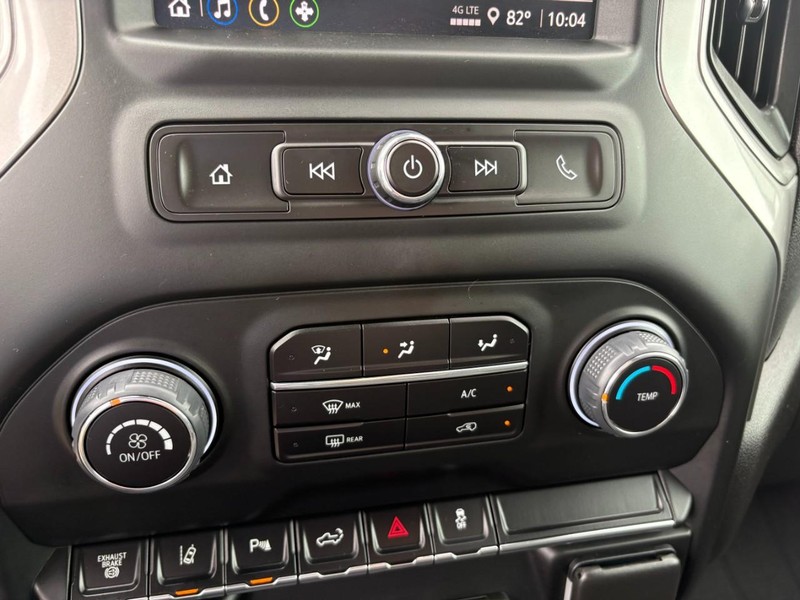 Chevrolet Silverado 2500HD Vehicle Full-screen Gallery Image 27