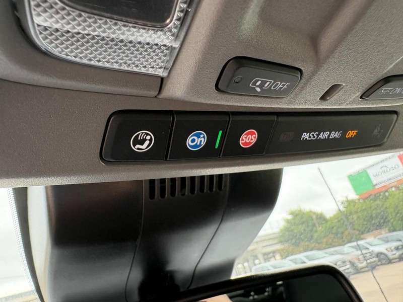 Chevrolet Silverado 2500HD Vehicle Full-screen Gallery Image 30