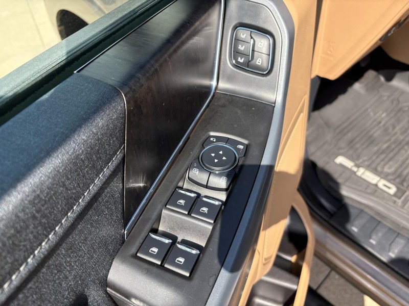 Ford F-150 Vehicle Full-screen Gallery Image 13