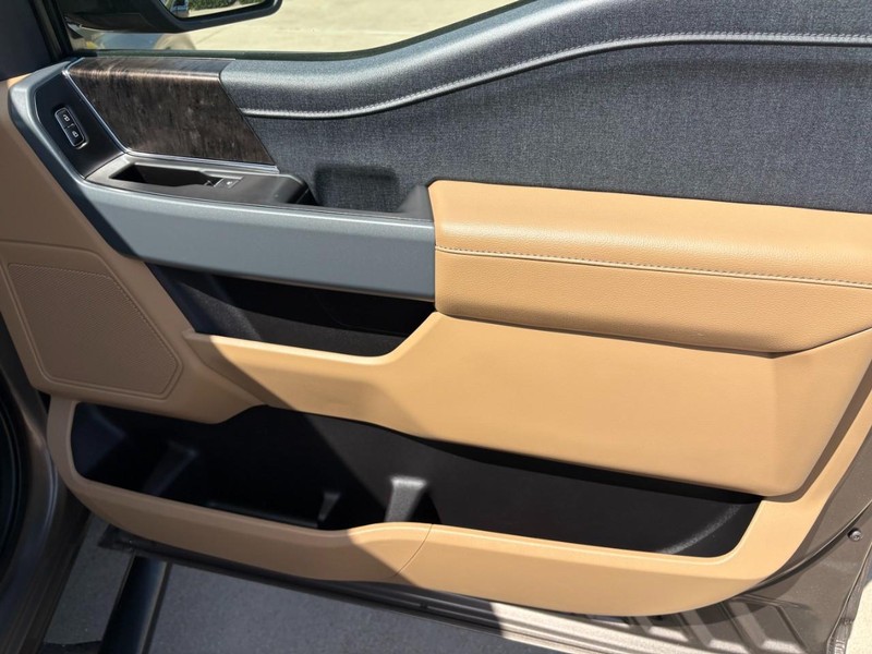 Ford F-150 Vehicle Full-screen Gallery Image 20