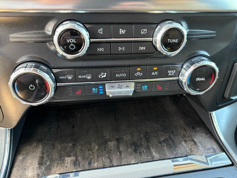 Ford F-150 Vehicle Full-screen Gallery Image 25