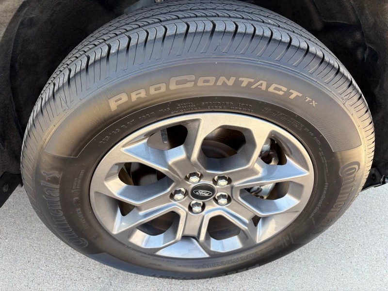 Ford Maverick Vehicle Full-screen Gallery Image 10