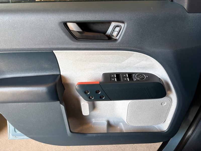 Ford Maverick Vehicle Full-screen Gallery Image 13