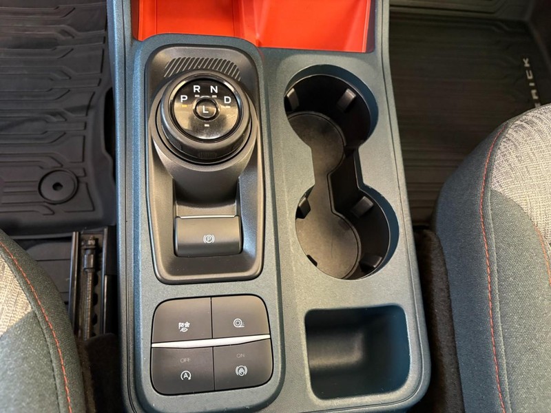 Ford Maverick Vehicle Full-screen Gallery Image 24