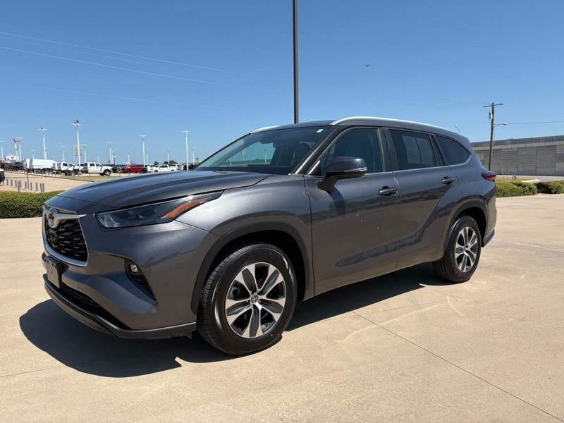 Toyota Highlander Vehicle Full-screen Gallery Image 2