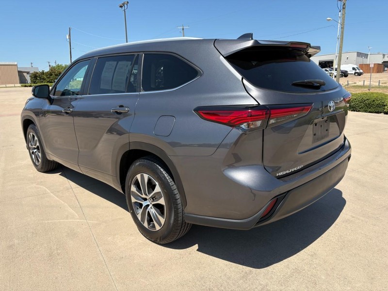 Toyota Highlander Vehicle Full-screen Gallery Image 4