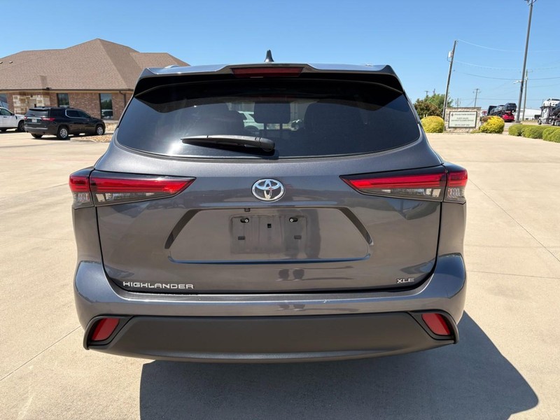 Toyota Highlander Vehicle Full-screen Gallery Image 5