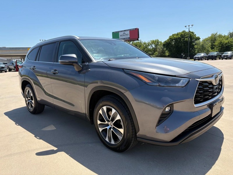 Toyota Highlander Vehicle Full-screen Gallery Image 8