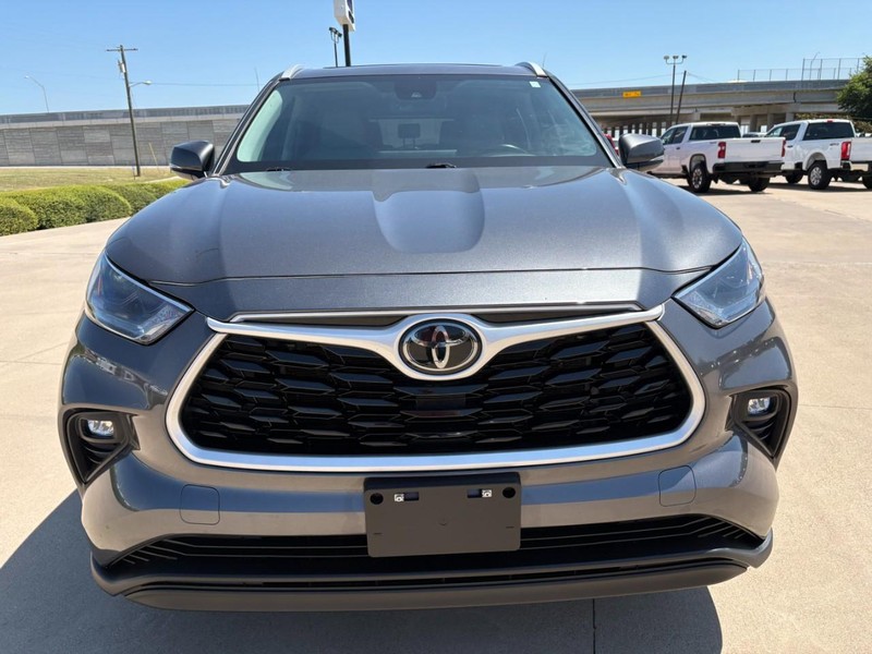 Toyota Highlander Vehicle Full-screen Gallery Image 9