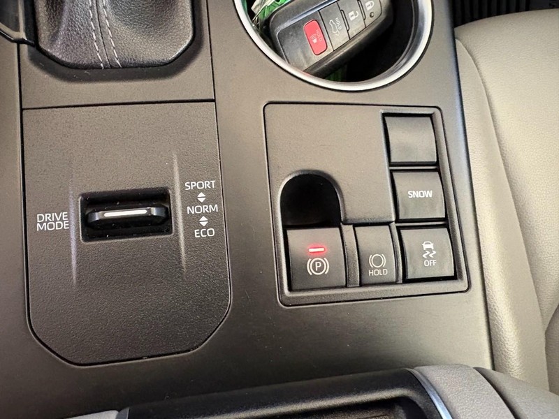 Toyota Highlander Vehicle Full-screen Gallery Image 25