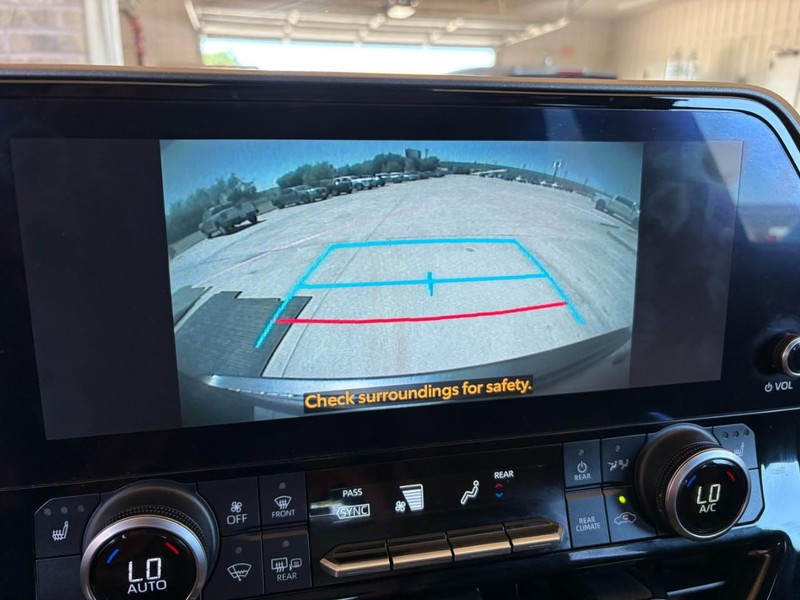 Toyota Highlander Vehicle Full-screen Gallery Image 28