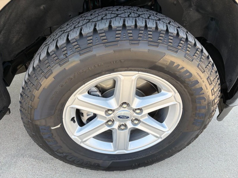 Ford F-150 Vehicle Full-screen Gallery Image 10