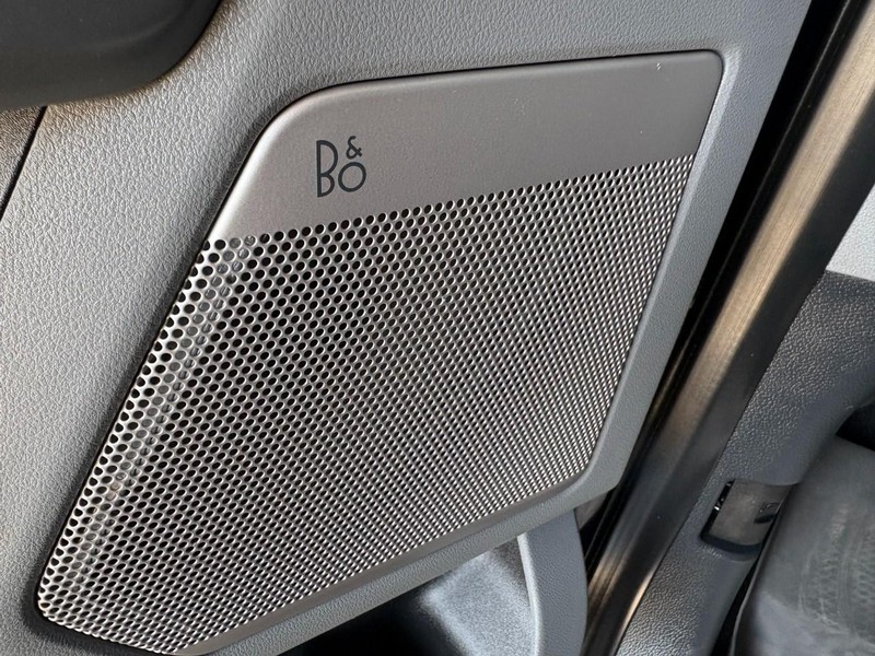Ford F-150 Vehicle Full-screen Gallery Image 14