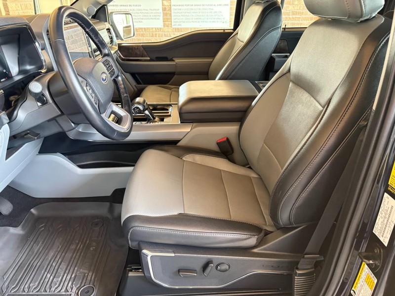 Ford F-150 Vehicle Full-screen Gallery Image 16