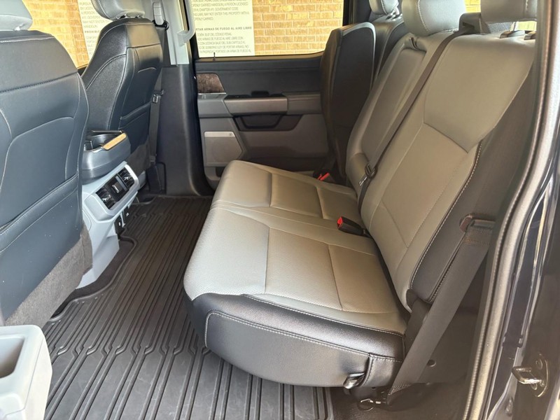 Ford F-150 Vehicle Full-screen Gallery Image 18