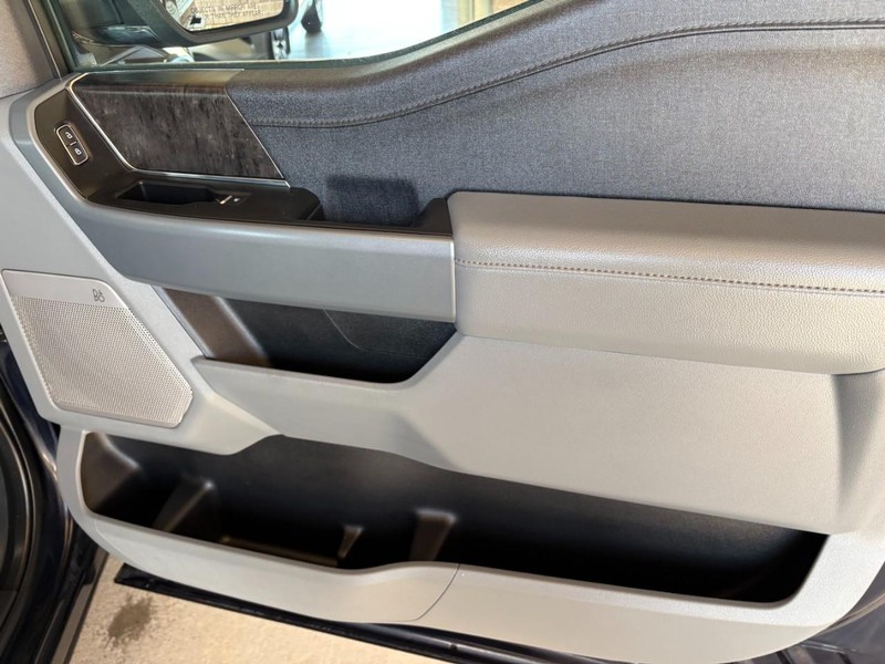 Ford F-150 Vehicle Full-screen Gallery Image 22