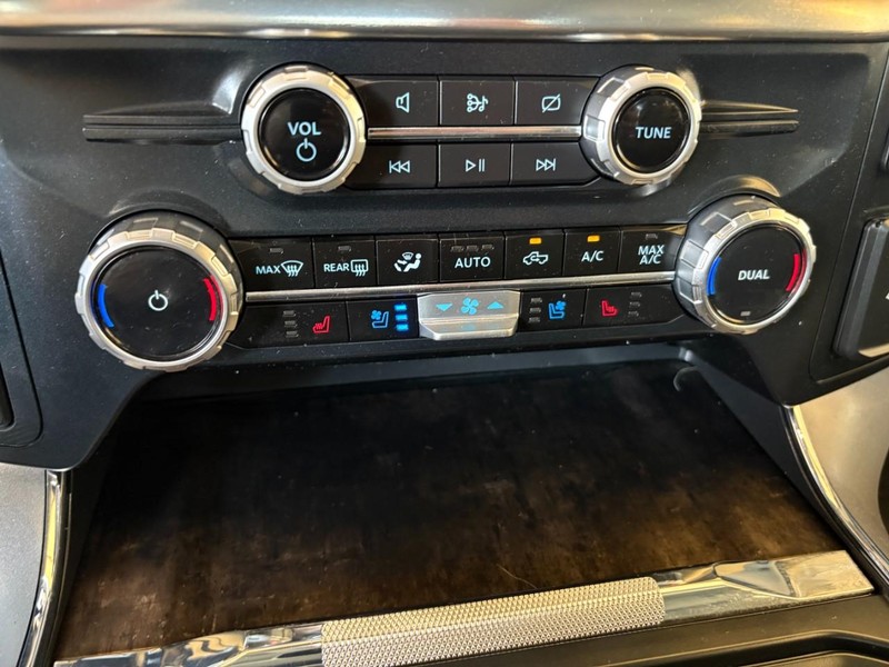 Ford F-150 Vehicle Full-screen Gallery Image 28