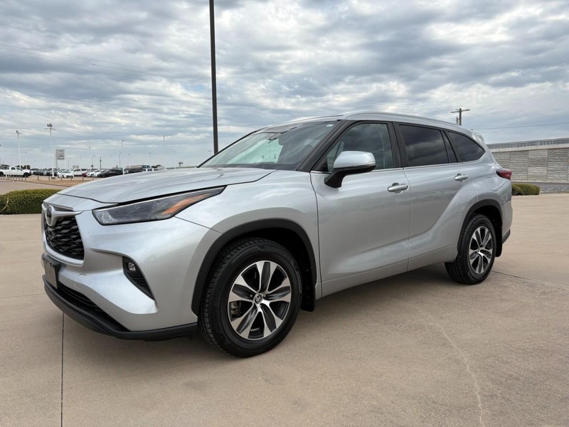 Toyota Highlander Vehicle Full-screen Gallery Image 2