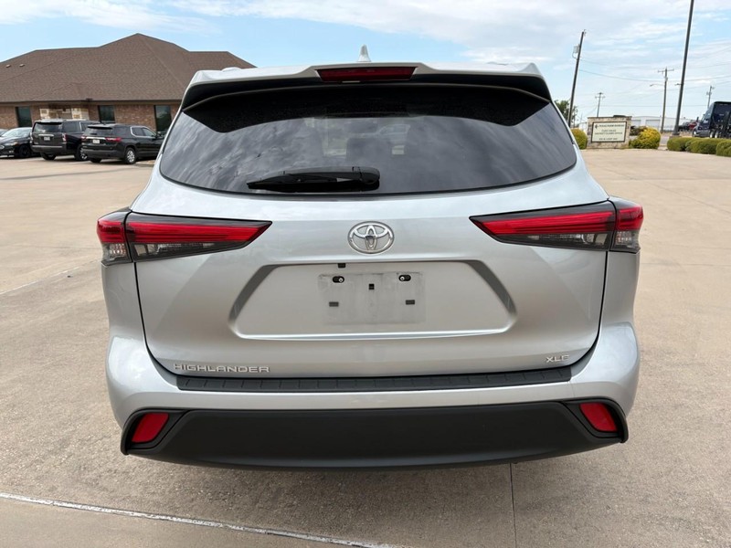 Toyota Highlander Vehicle Full-screen Gallery Image 5