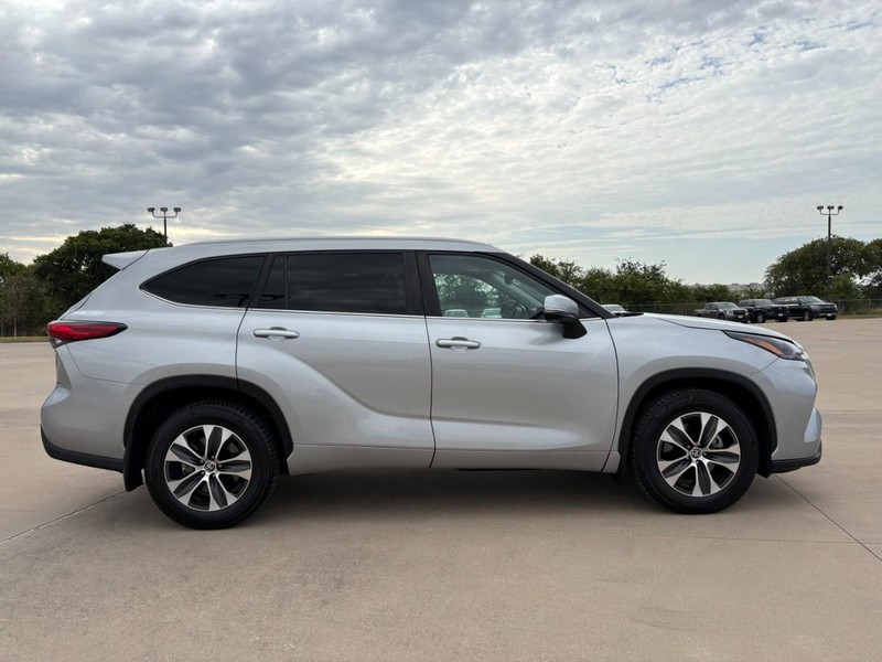 Toyota Highlander Vehicle Full-screen Gallery Image 7