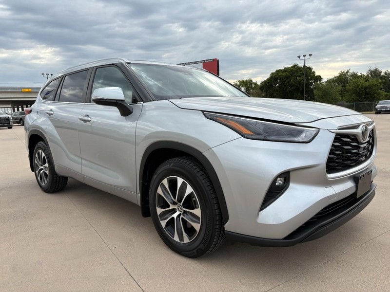 Toyota Highlander Vehicle Full-screen Gallery Image 8