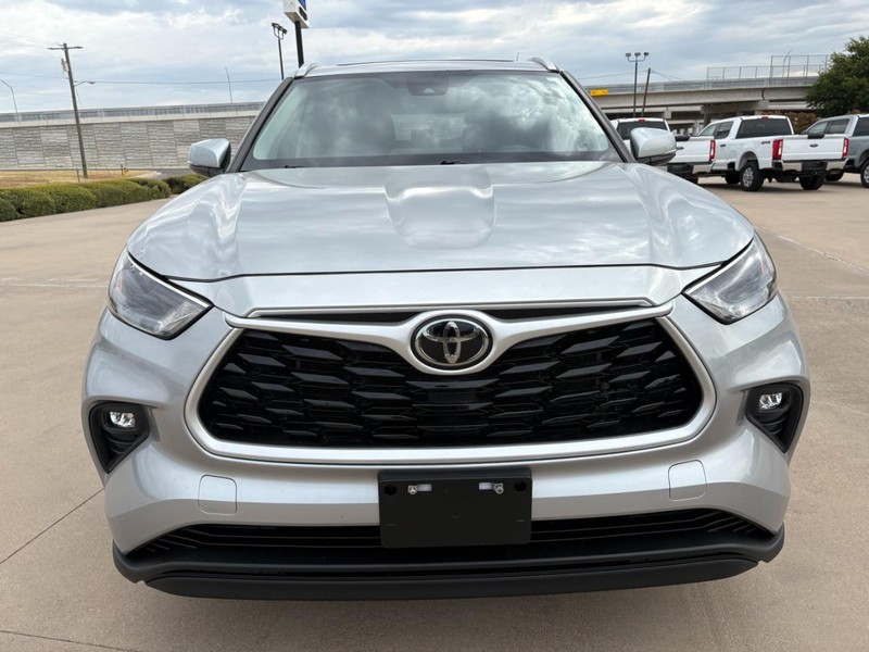 Toyota Highlander Vehicle Full-screen Gallery Image 9