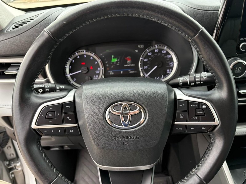 Toyota Highlander Vehicle Full-screen Gallery Image 25