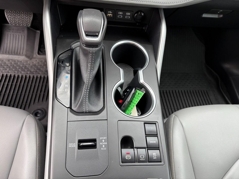 Toyota Highlander Vehicle Full-screen Gallery Image 27
