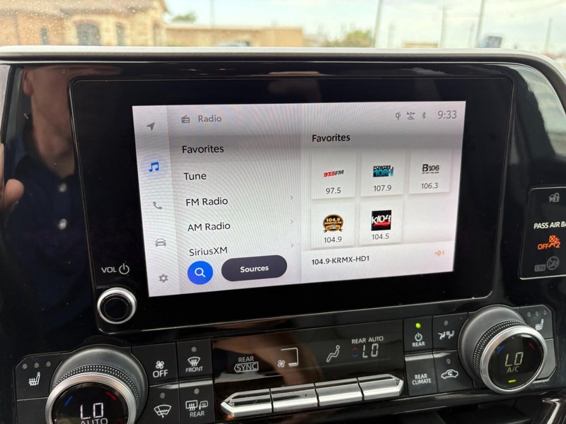 Toyota Highlander Vehicle Full-screen Gallery Image 29