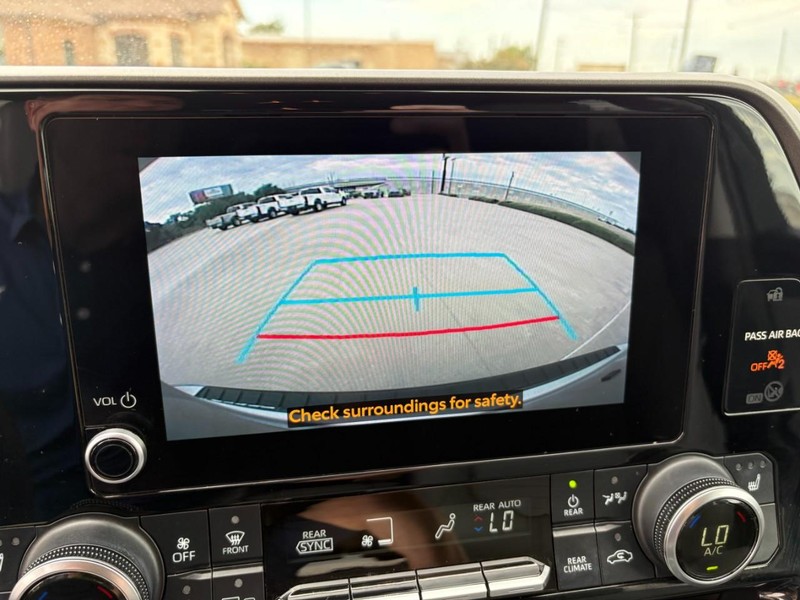 Toyota Highlander Vehicle Full-screen Gallery Image 30