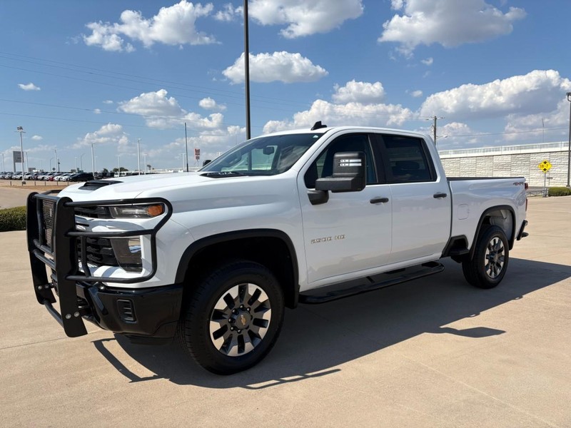 Chevrolet Silverado 2500HD Vehicle Full-screen Gallery Image 2