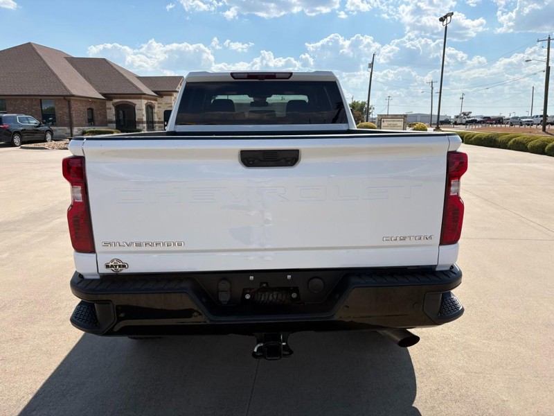 Chevrolet Silverado 2500HD Vehicle Full-screen Gallery Image 5