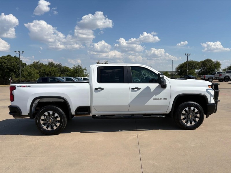 Chevrolet Silverado 2500HD Vehicle Full-screen Gallery Image 7