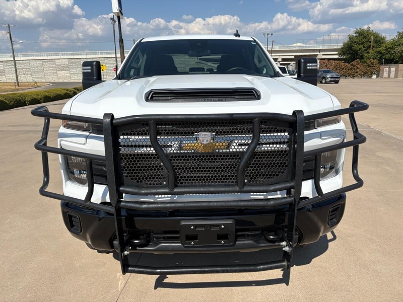 Chevrolet Silverado 2500HD Vehicle Full-screen Gallery Image 9