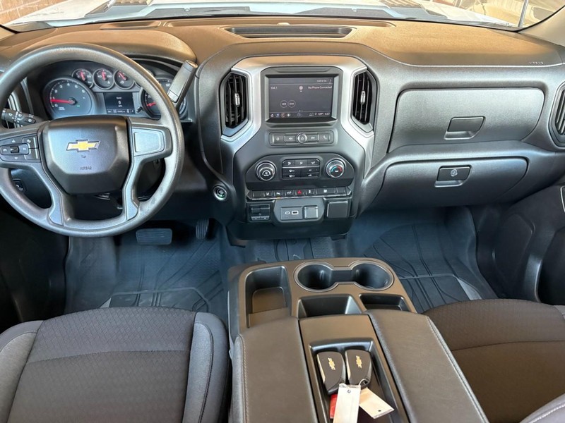 Chevrolet Silverado 2500HD Vehicle Full-screen Gallery Image 17