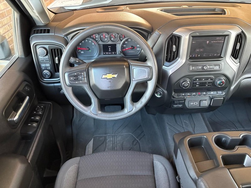 Chevrolet Silverado 2500HD Vehicle Full-screen Gallery Image 18