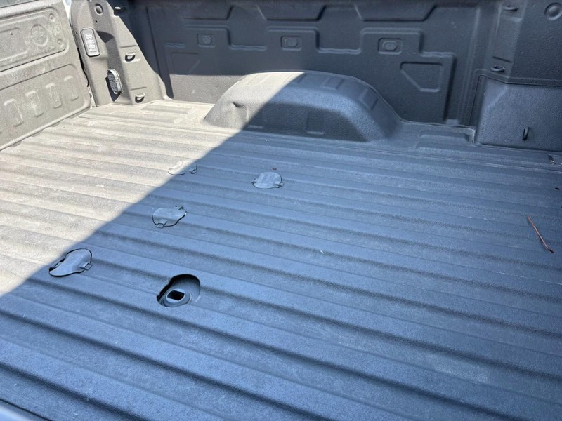 Chevrolet Silverado 2500HD Vehicle Full-screen Gallery Image 20