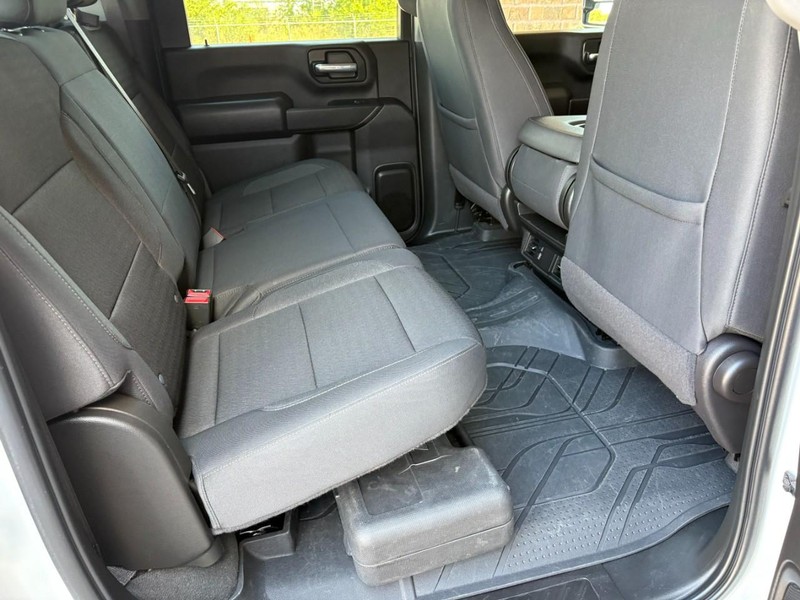 Chevrolet Silverado 2500HD Vehicle Full-screen Gallery Image 21